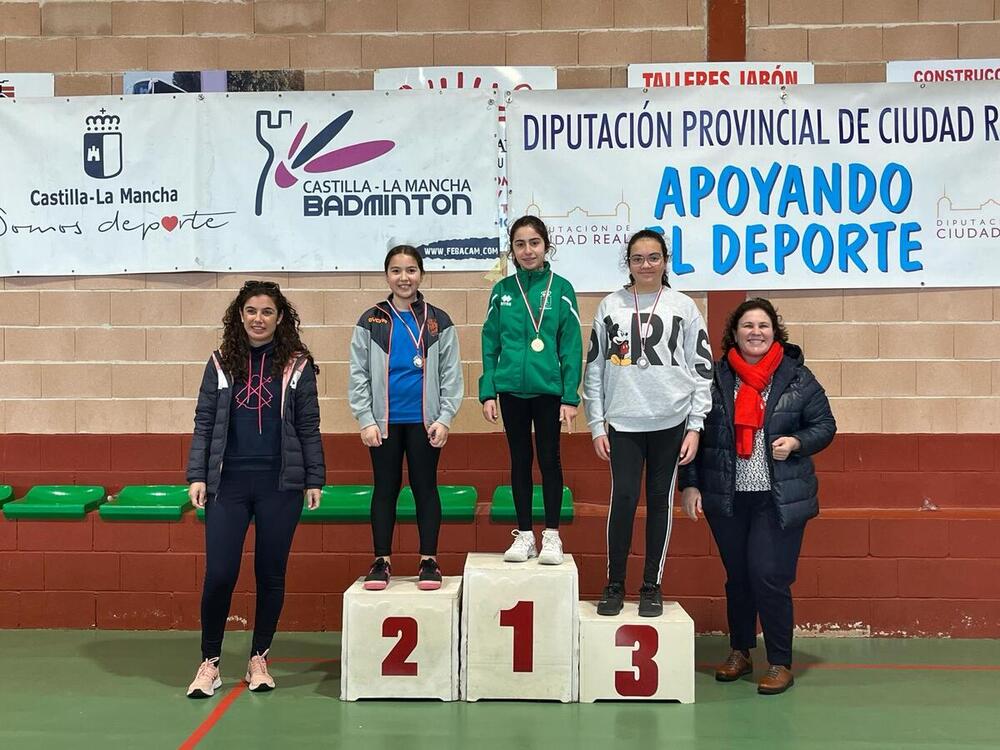 La zona oeste ya tiene finalistas en bádminton