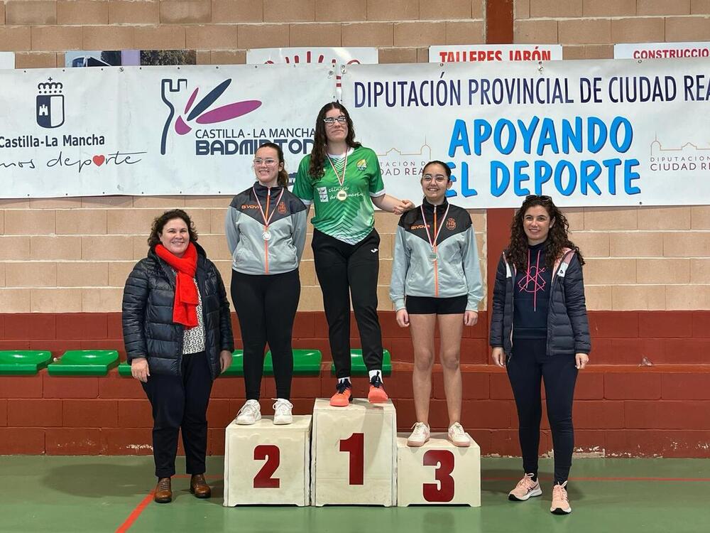 La zona oeste ya tiene finalistas en bádminton