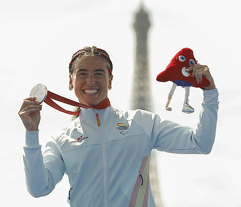 Marta Francés, en el podio de París.