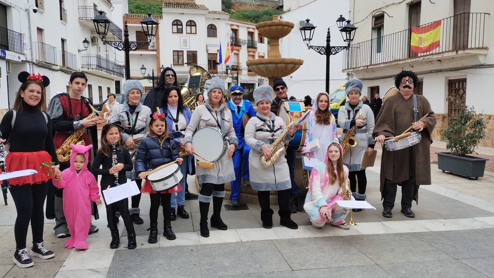 Pasacalles y disfraces en Fuencaliente