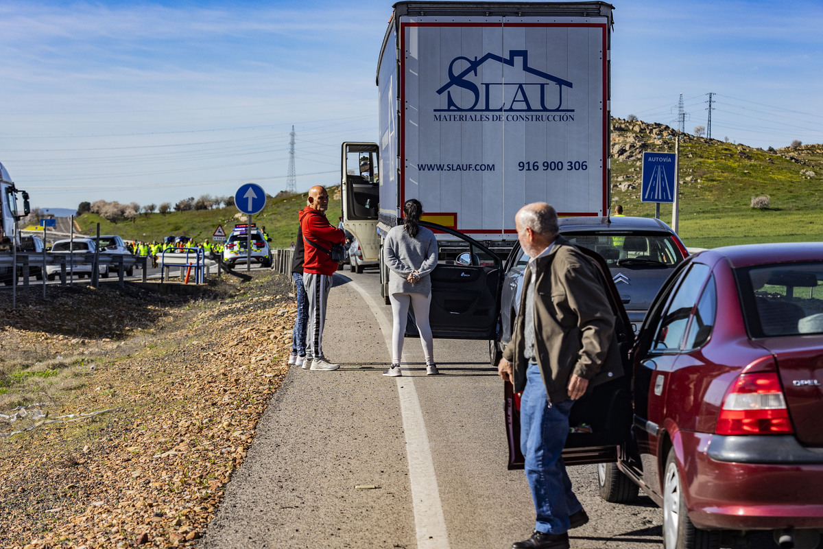 protesta de los agricultores, cortando la autovía Ciudad Real Puertollano, policía nacional, corte del tráfico de la A 41 autovía de Puertollano por los agricultores, asaja  / RUEDA VILLAVERDE