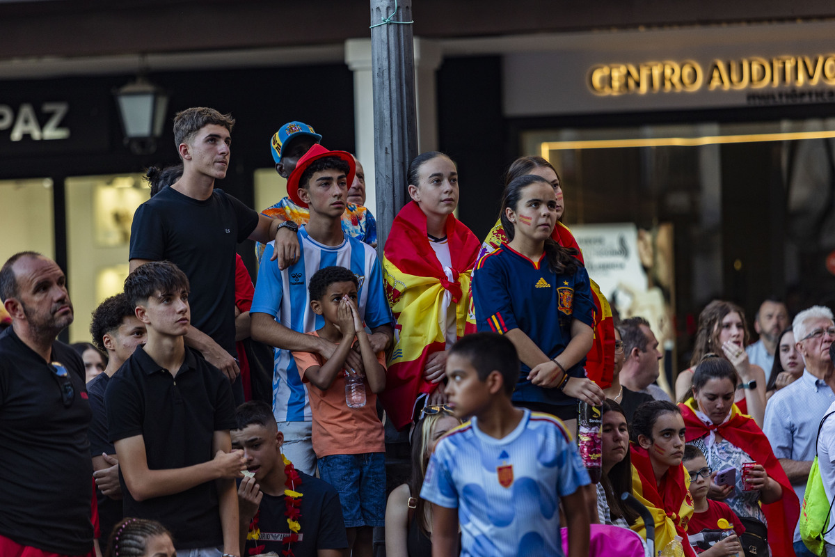 Panatalla gigante en la Plaza Mayor de Ciudad Real, para ver el partido de España-Francia de la Eurocopa  / RUEDA VILLAVERDE