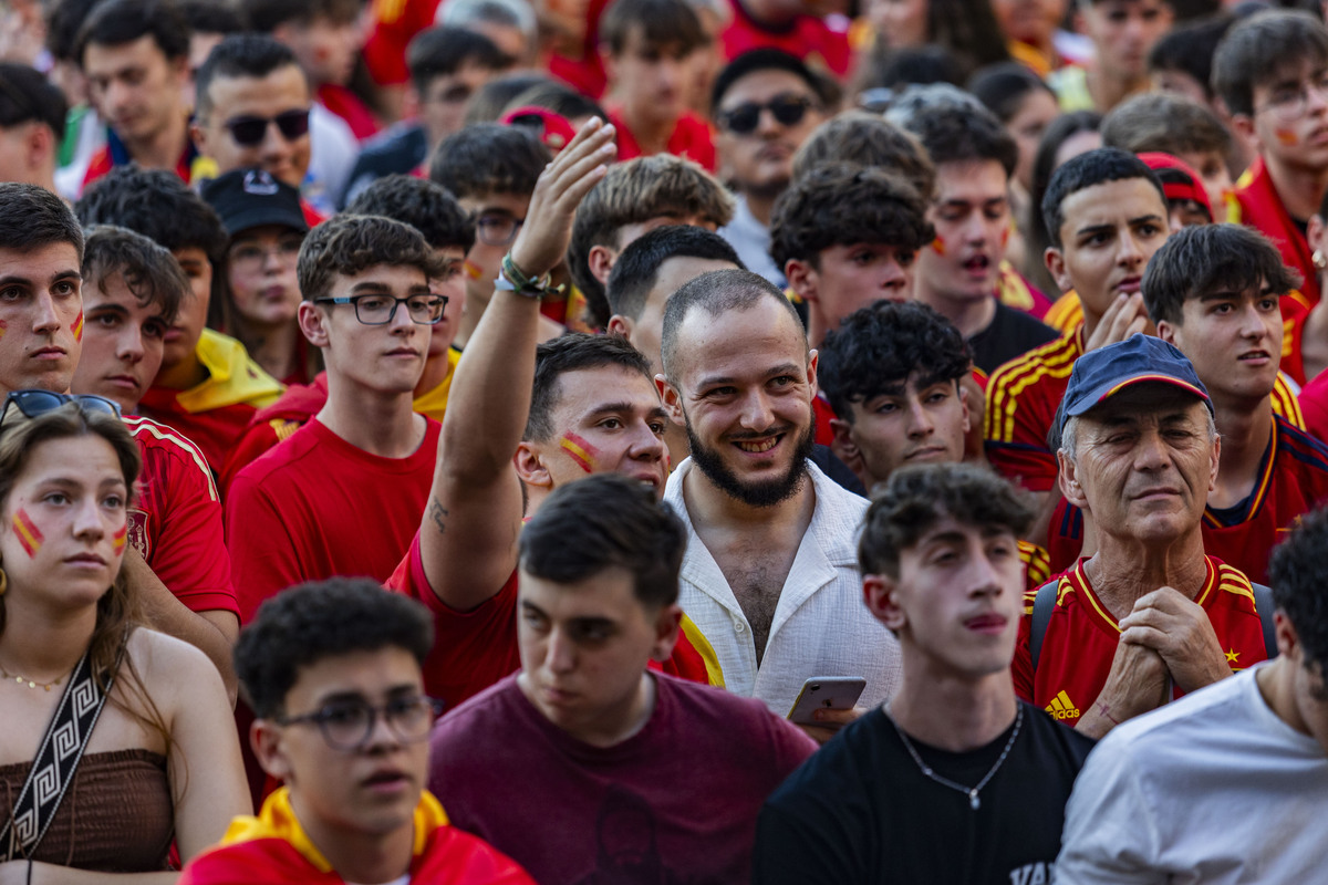 Panatalla gigante en la Plaza Mayor de Ciudad Real, para ver el partido de España-Francia de la Eurocopa  / RUEDA VILLAVERDE