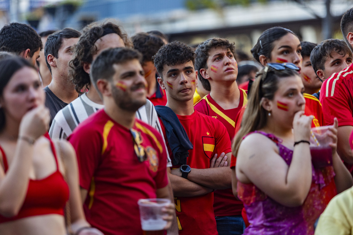 Panatalla gigante en la Plaza Mayor de Ciudad Real, para ver el partido de España-Francia de la Eurocopa  / RUEDA VILLAVERDE