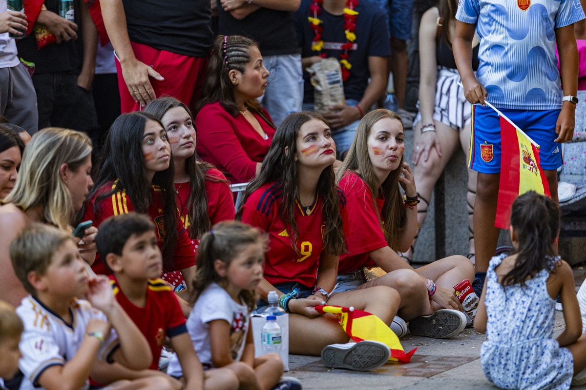 Panatalla gigante en la Plaza Mayor de Ciudad Real, para ver el partido de España-Francia de la Eurocopa  / RUEDA VILLAVERDE