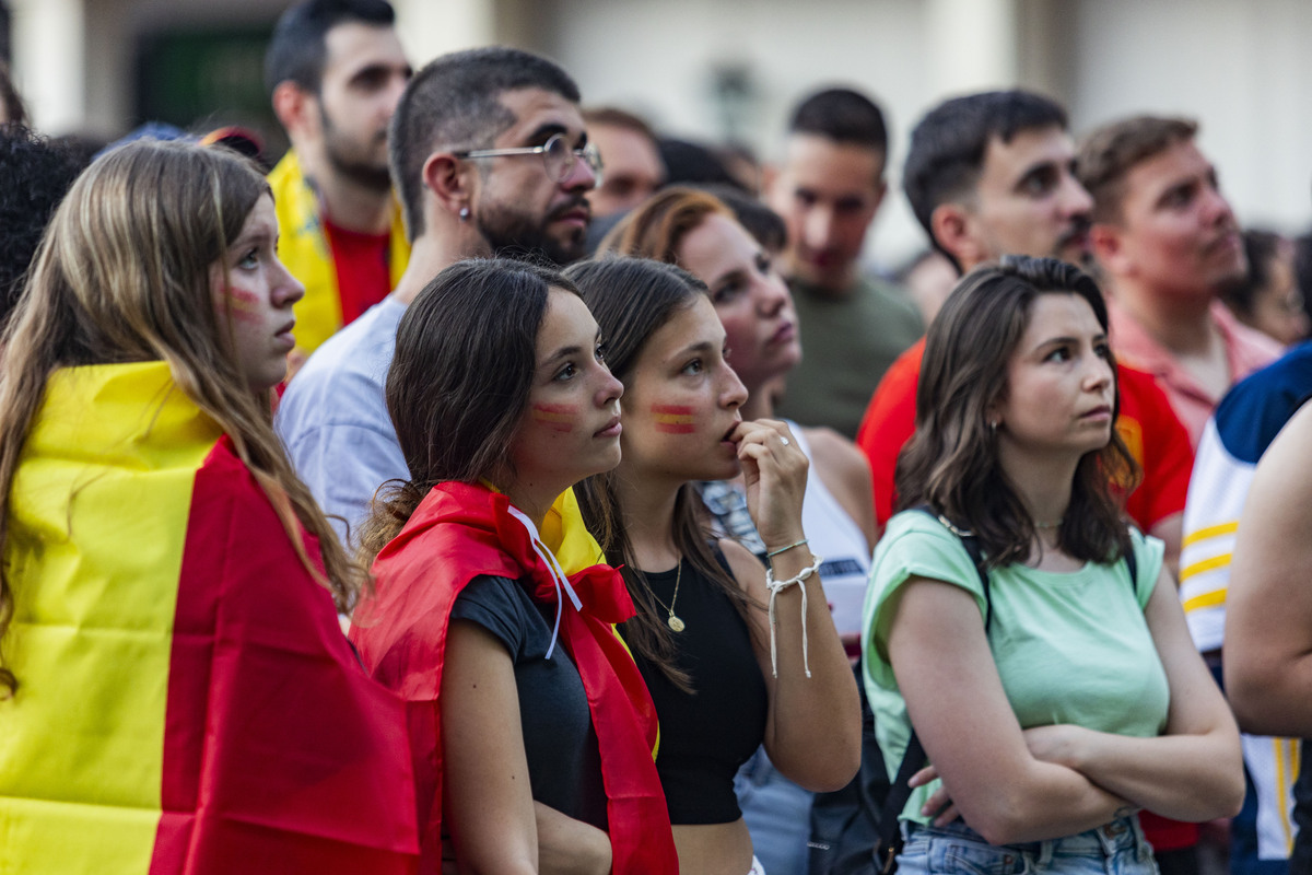 Panatalla gigante en la Plaza Mayor de Ciudad Real, para ver el partido de España-Francia de la Eurocopa  / RUEDA VILLAVERDE