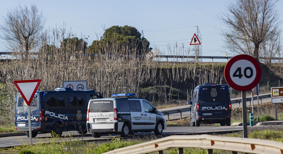 protesta de los agricultores, cortando la autovía Ciudad Real Puertollano, policía nacional, corte del tráfico de la A 41 autovía de Puertollano por los agricultores, asaja  / RUEDA VILLAVERDE