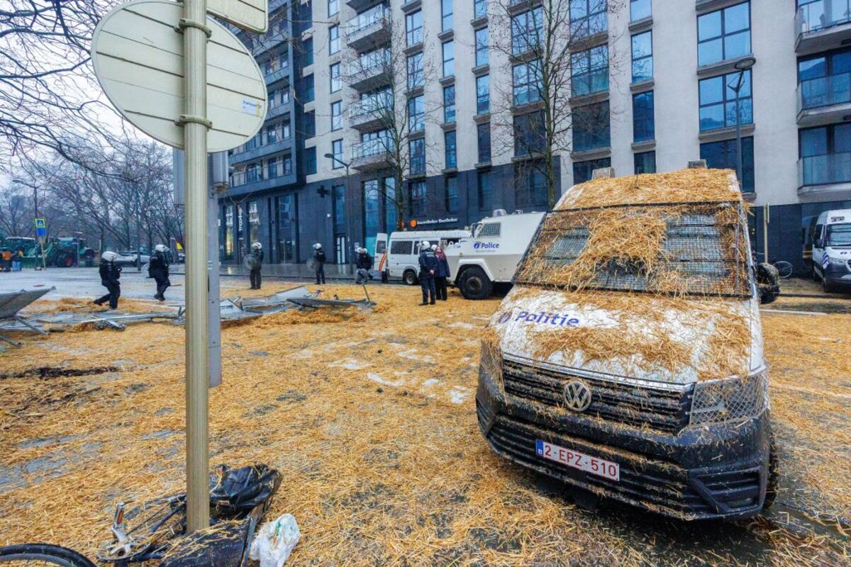 European farmers protest along side meeting of EU agriculture and fisheries ministers  / OLIVIER MATTHYS