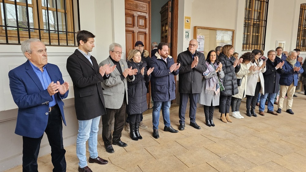 Manzanares guarda un minuto de silencio en apoyo a Valencia 