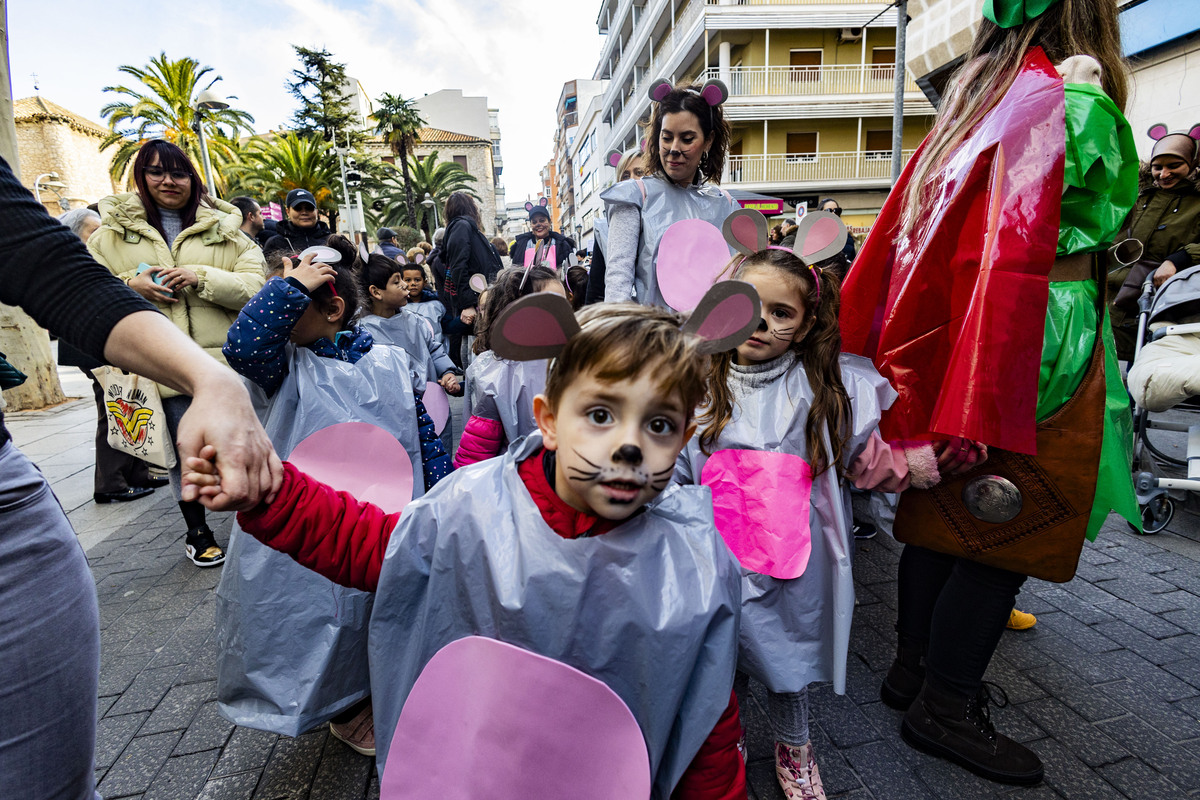 carnaval en ciudad real, desfile infantil de todos los colegios de ciudad real, en el primer desfile de carnaval de niños  / RUEDA VILLAVERDE