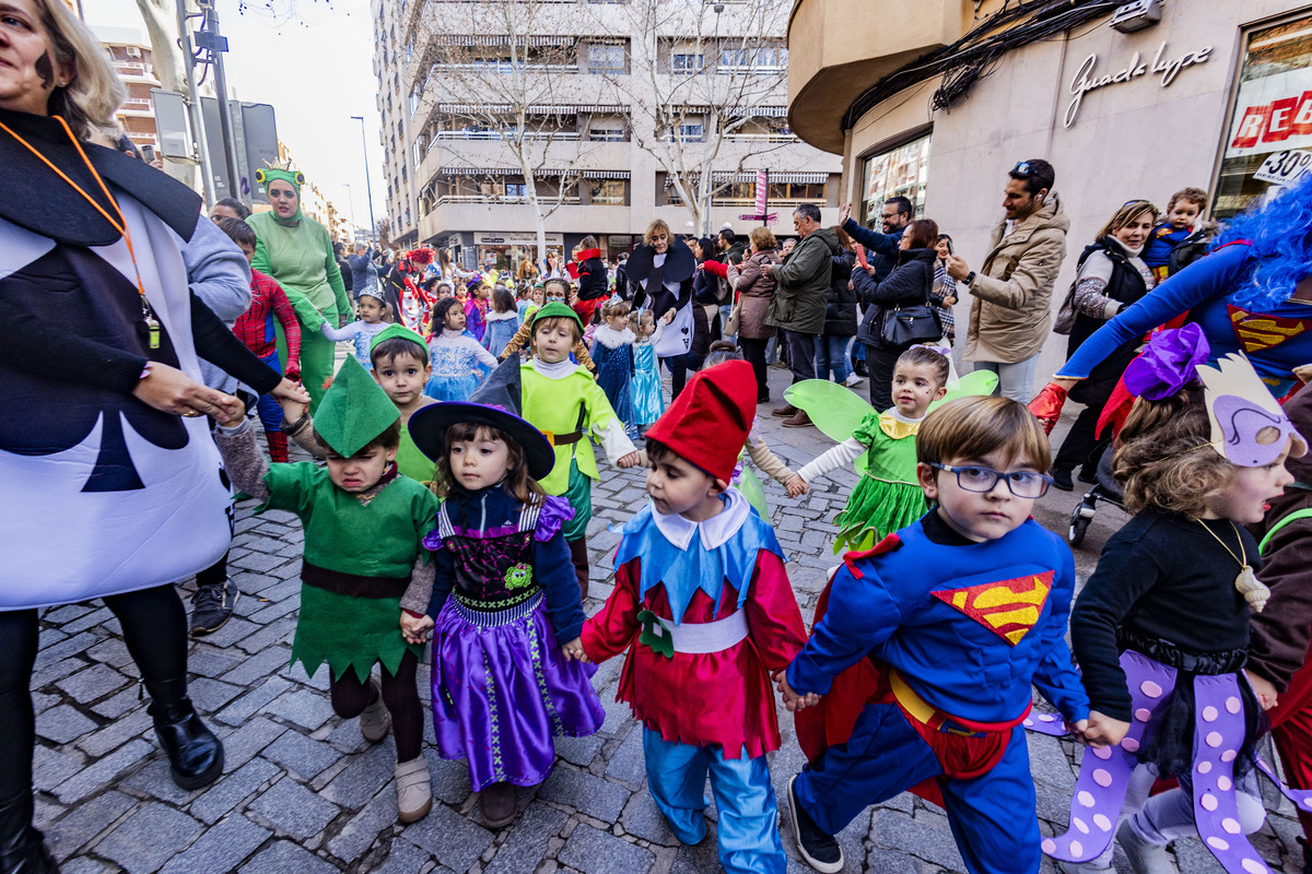 carnaval en ciudad real, desfile infantil de todos los colegios de ciudad real, en el primer desfile de carnaval de niños  / RUEDA VILLAVERDE