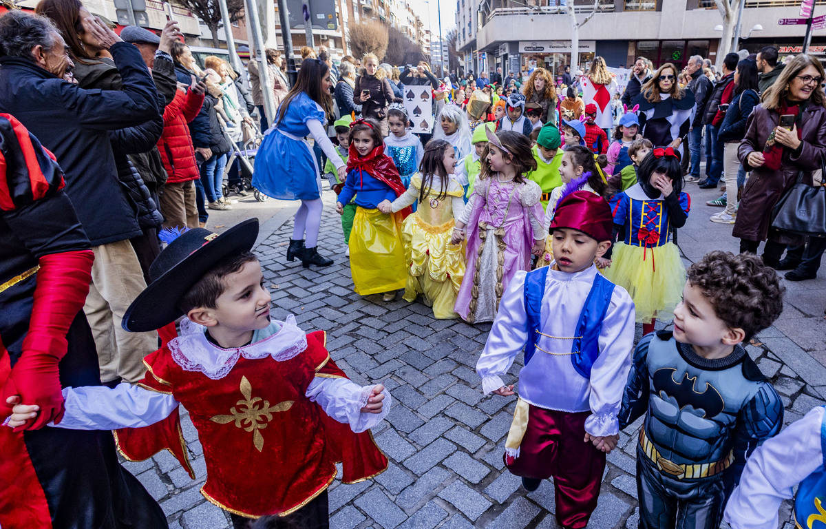 carnaval en ciudad real, desfile infantil de todos los colegios de ciudad real, en el primer desfile de carnaval de niños  / RUEDA VILLAVERDE