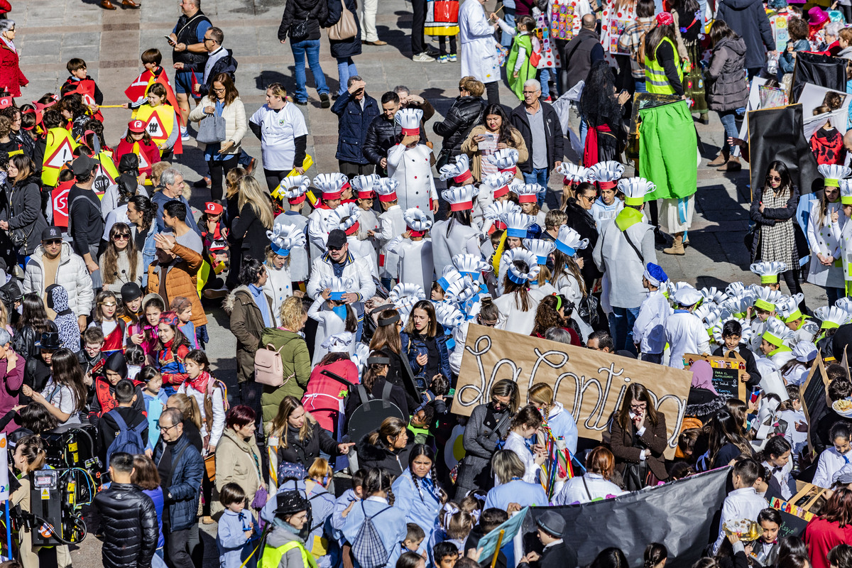 carnaval en ciudad real, desfile infantil de todos los colegios de ciudad real, en el primer desfile de carnaval de niños  / RUEDA VILLAVERDE