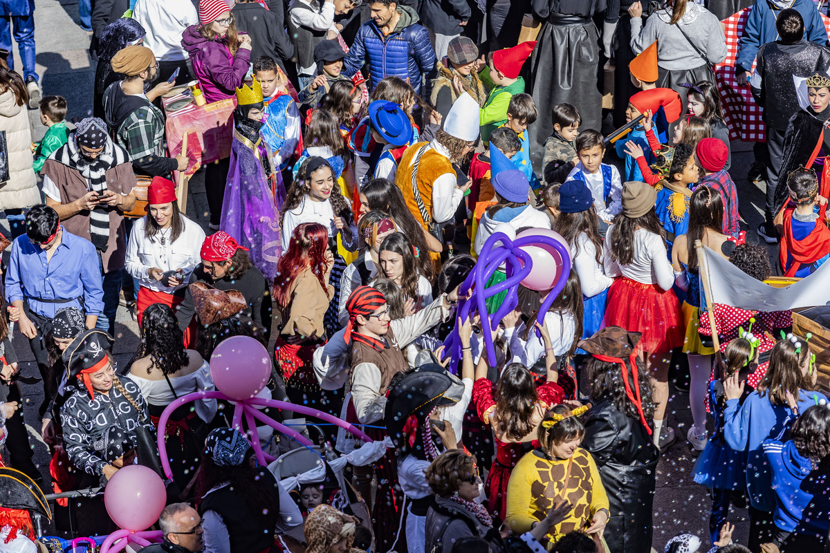 carnaval en ciudad real, desfile infantil de todos los colegios de ciudad real, en el primer desfile de carnaval de niños  / RUEDA VILLAVERDE