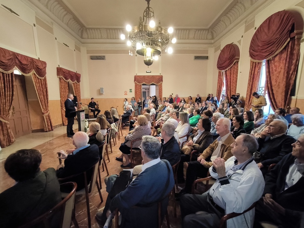 Emotivo homenaje a los mayores de 'Nosotros'