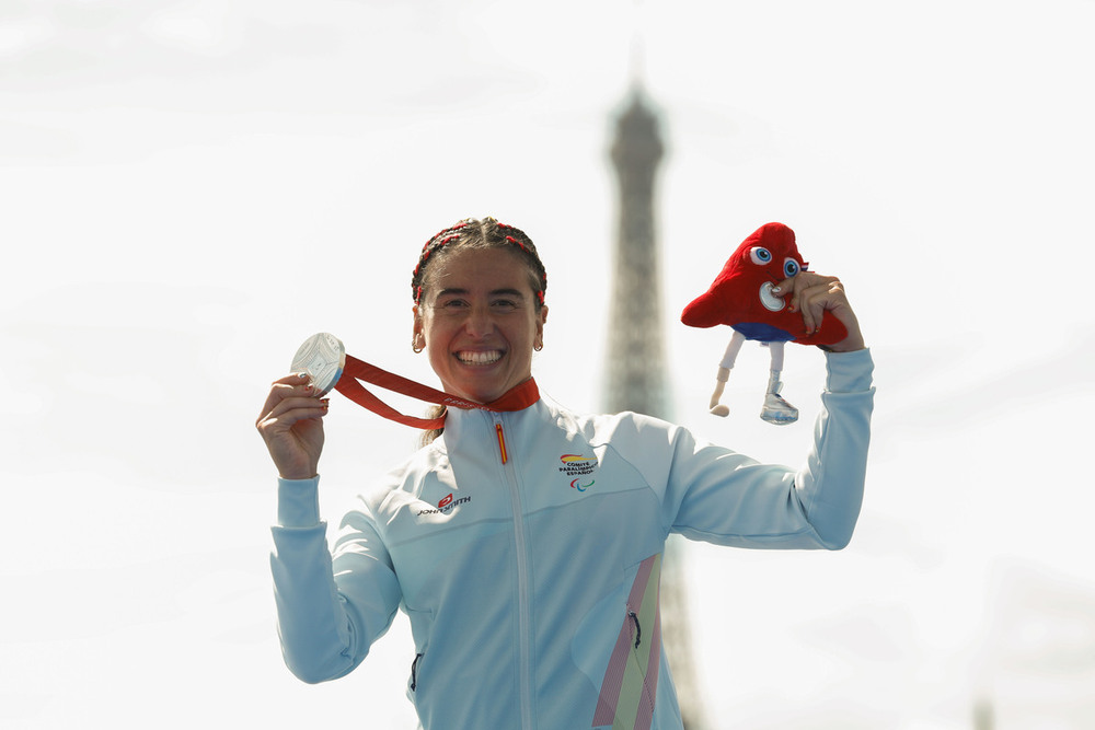 Marta Francés, con su medalla.