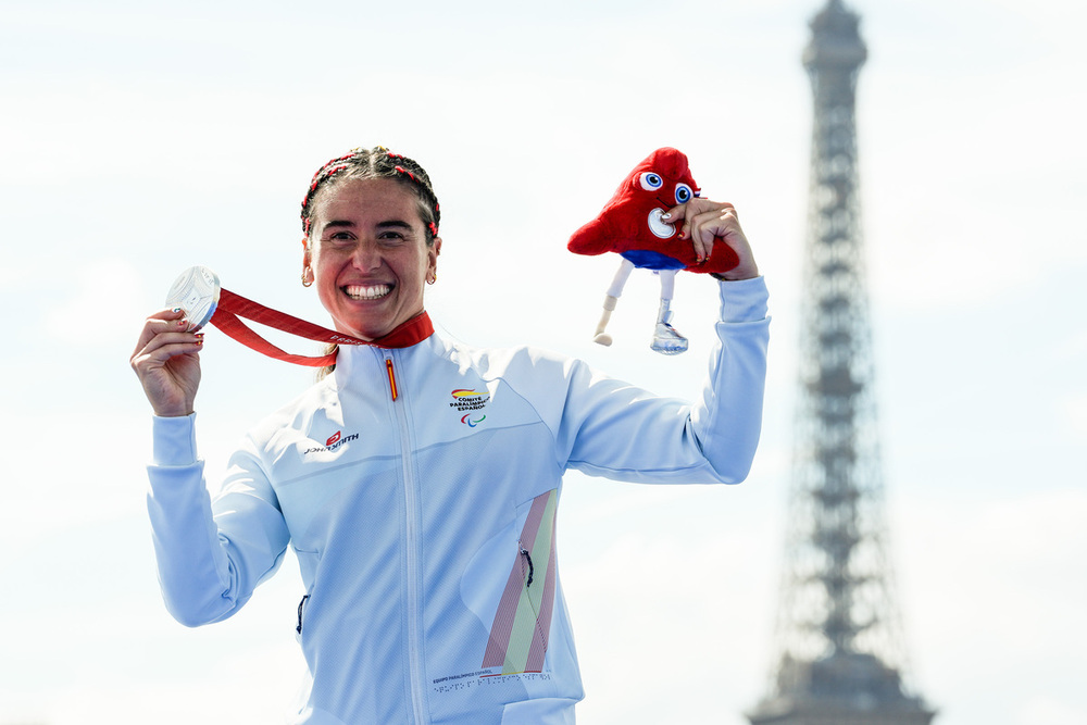 Marta Francés, con su medalla.