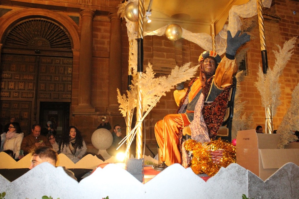 Infantes recibe a los Reyes Magos en la noche más mágica