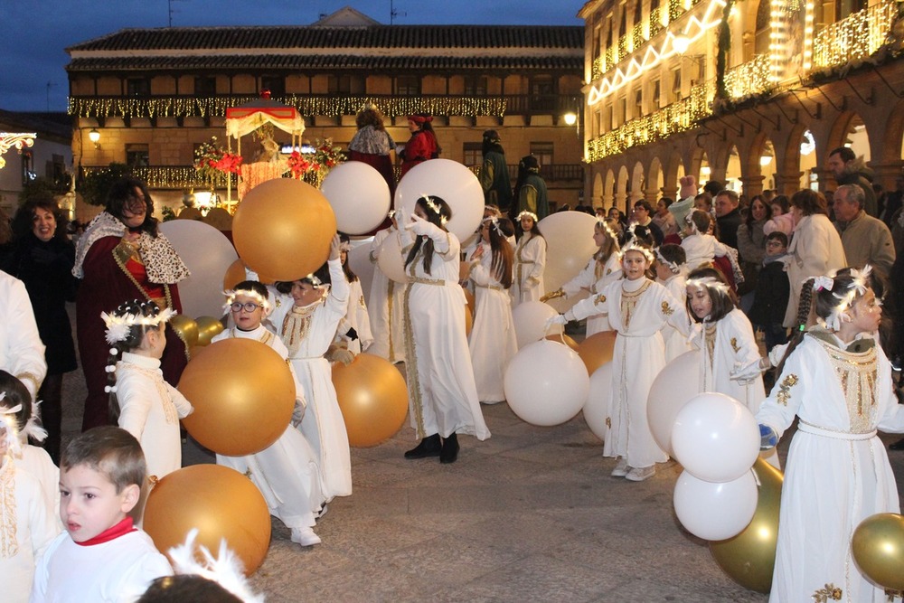 Infantes recibe a los Reyes Magos en la noche más mágica