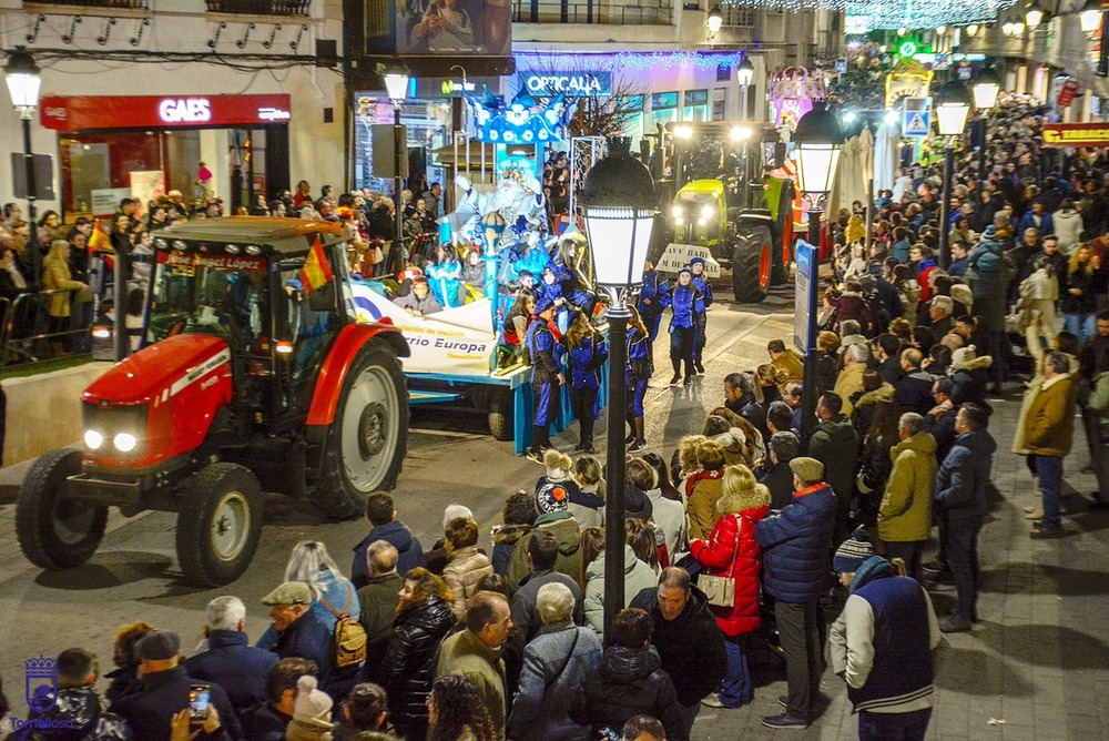 Miles de niños reciben en Tomelloso a los Reyes Magos