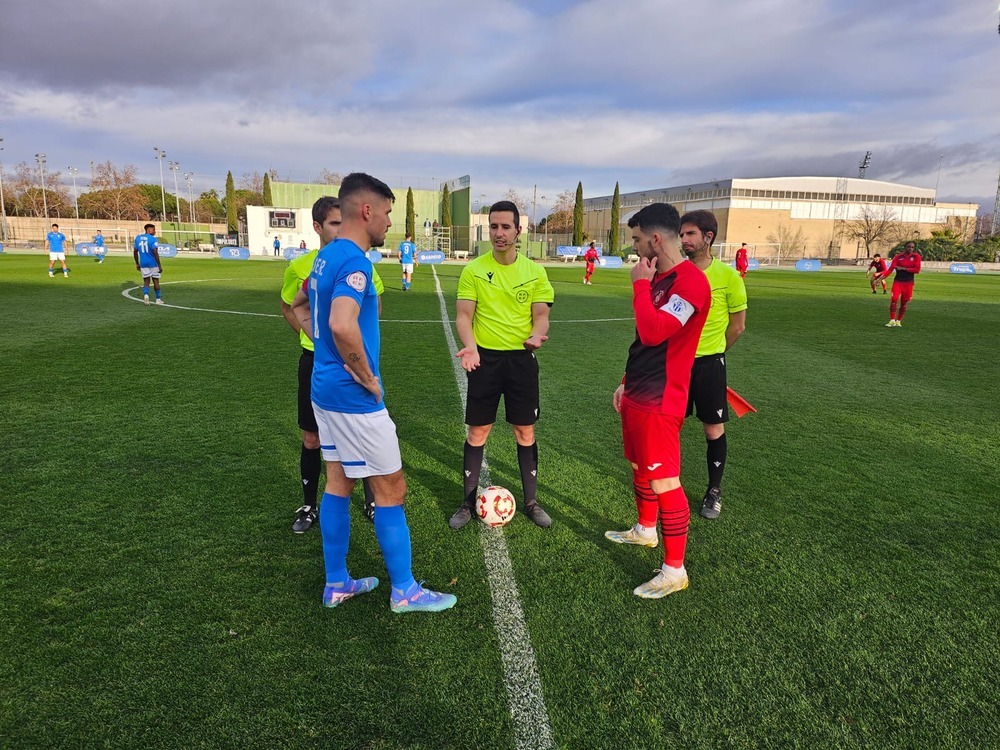 Sorteo inicial del partido.