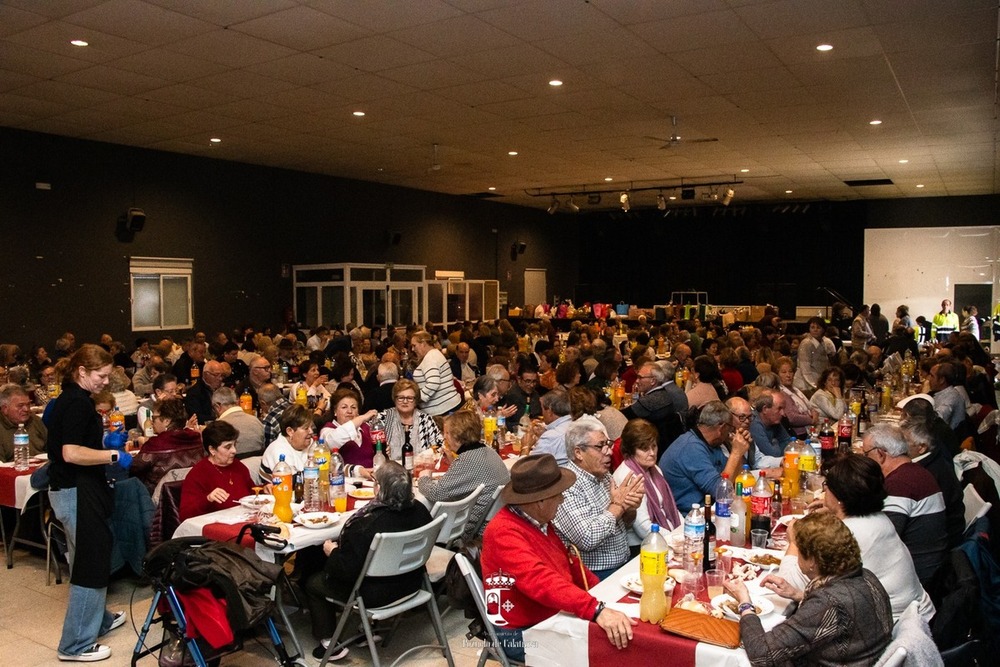 Los mayores de Pozuelo disfrutan de la Comida de Reyes