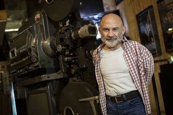 «Esta obra hace un bien infinito y alegra el día al público»