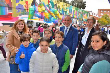 Un millar de escolares celebra el Día de la Infancia con magia