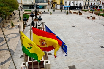 Tomelloso anima a engalanar los balcones con la bandera