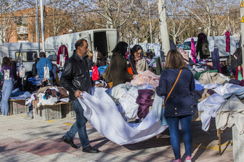 Consumo quiere cubrir 67 puestos vacantes en el mercadillo