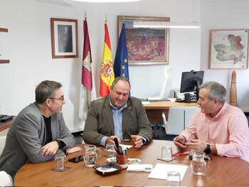 UGT y CCOO reclaman a Lizán un convenio regional del campo