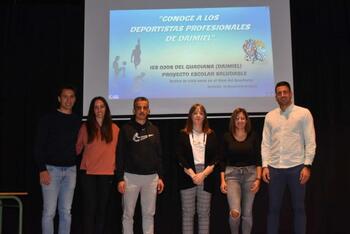 300 alumnos conocen a los deportistas de Daimiel