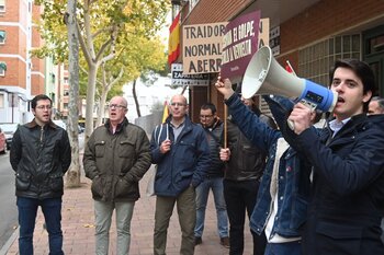 Concentración en defensa de la unidad de España ante el PSOE