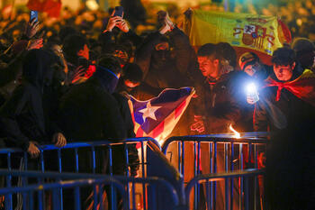 Una nueva protesta en Ferraz reúne a 4.000 personas