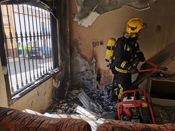 Heridos con quemaduras leves en el incendio de su casa