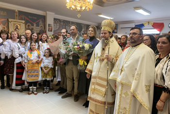 El alcalde felicita a la comunidad rumana de Tomelloso