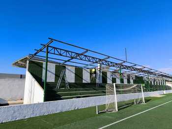 Bolaños inicia las obras en el grada del campo de fútbol