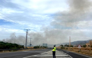 Bomberos intervienen en un incendio junto al Terry