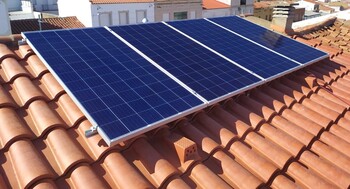 El PSOE de Moral propone reducir el ICIO para placas solares