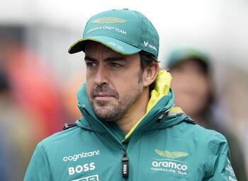 Alonso renueva con Aston Martin