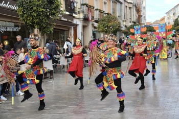 África pone ritmo al inicio del Carnavalcázar