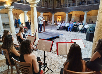 Javier Vallín gana el Nacional de Poesía de Aldea del Rey