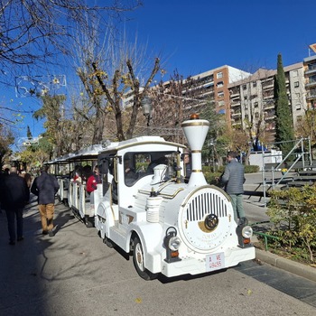 Inaugurado el tren turístico de la Navidad de Puertollano