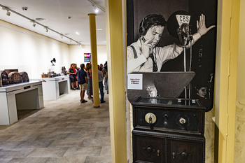 El Museo Elisa Cendrero acoge la  exposición ‘Toca la Radio’