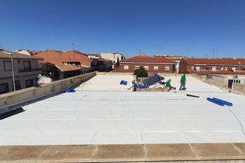 Arrancan las obras en la cubierta del Centro de Juventud