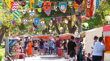 Talleres, pasacalles, espectáculos en el mercado calatravo