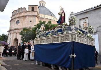 La Cofradía del Gran Dolor recorre Miguelturra por sus 50 años