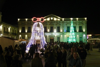 Más de 250.000 bombillas led iluminan la Navidad de Alcázar