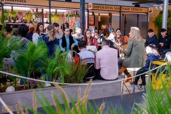 Alumnos del IES García Pavón visitan el Mercado de Abastos