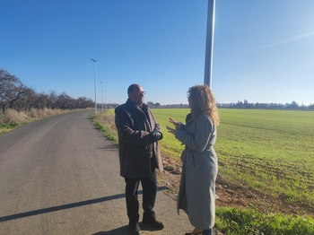 La Poblachuela estrena la nueva iluminación de sus caminos